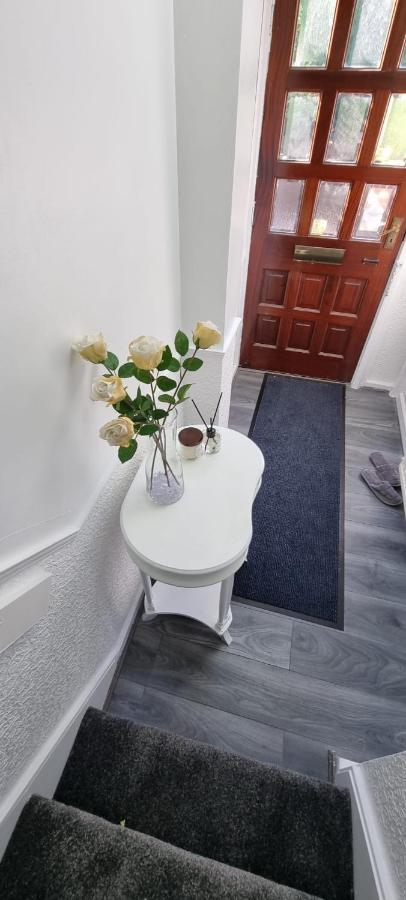 Centrally Located W/ Free Parking & Smart Tv Leeds  Kültér fotó