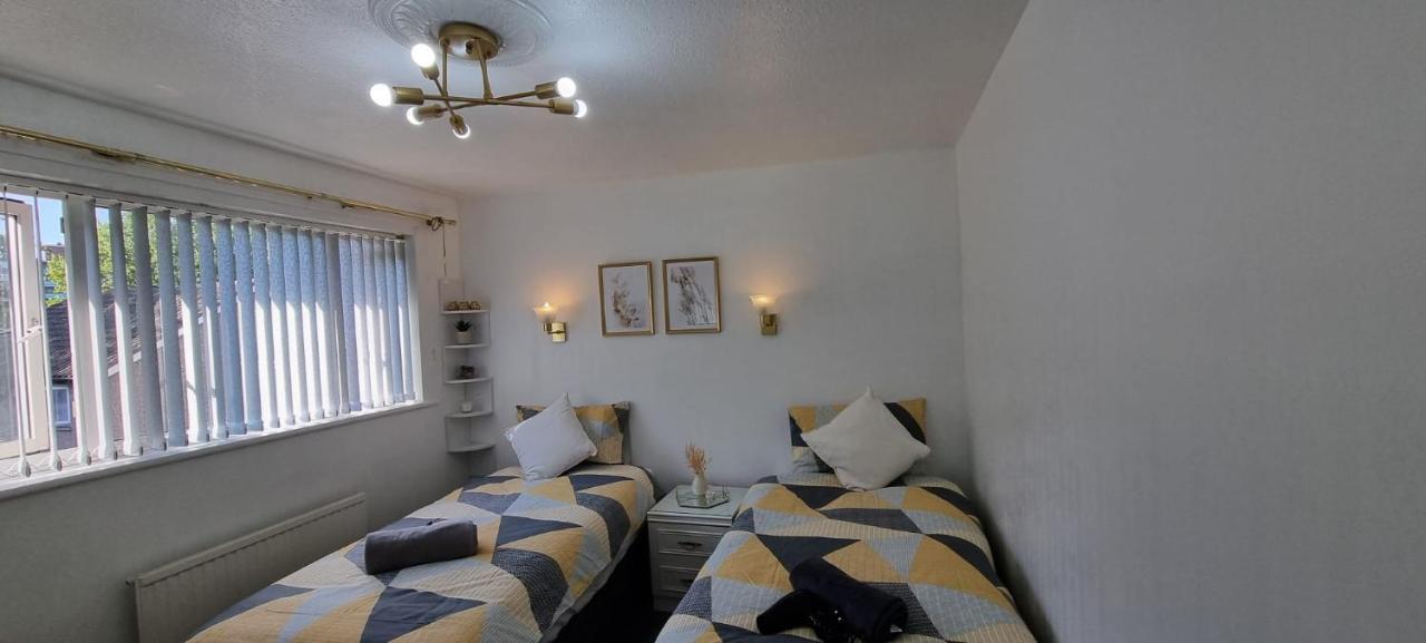 Centrally Located W/ Free Parking & Smart Tv Leeds  Kültér fotó
