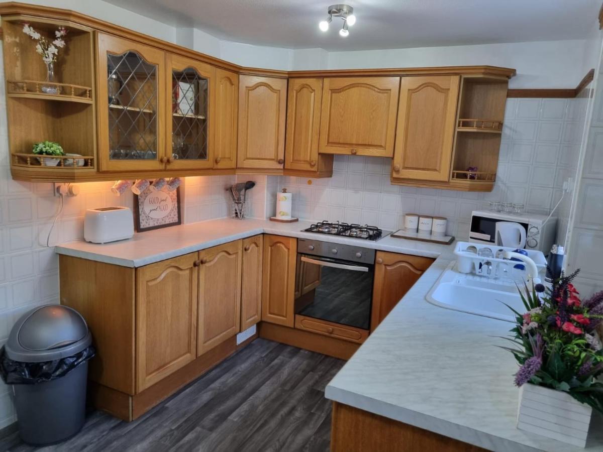 Centrally Located W/ Free Parking & Smart Tv Leeds  Kültér fotó